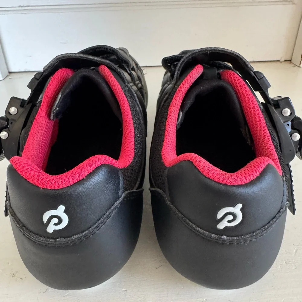 Peloton women’s cycling shoes size 38 (their US7).‎